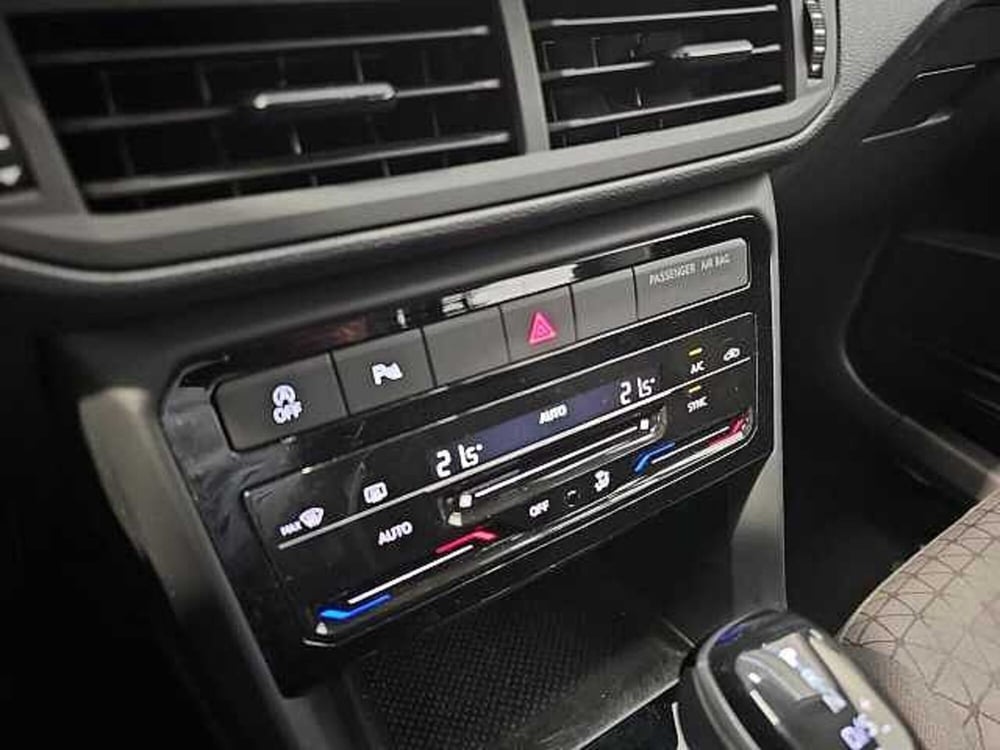Volkswagen T-Cross usata a Lecco (20)