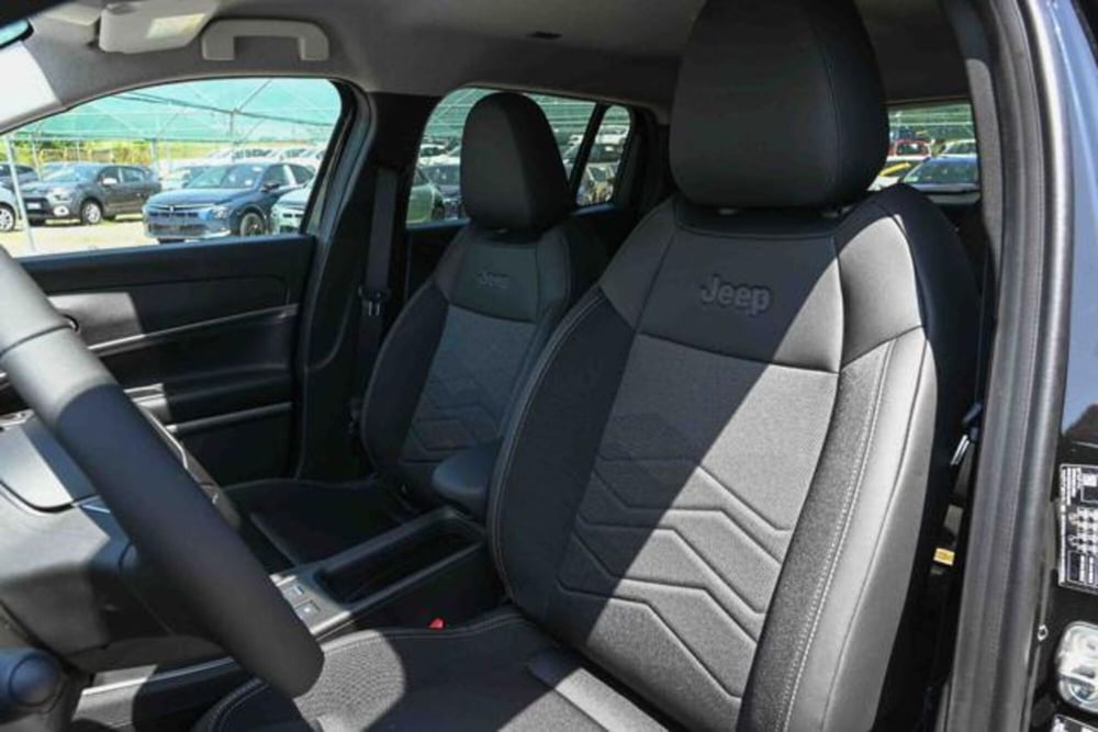 Jeep Avenger nuova a Torino (14)