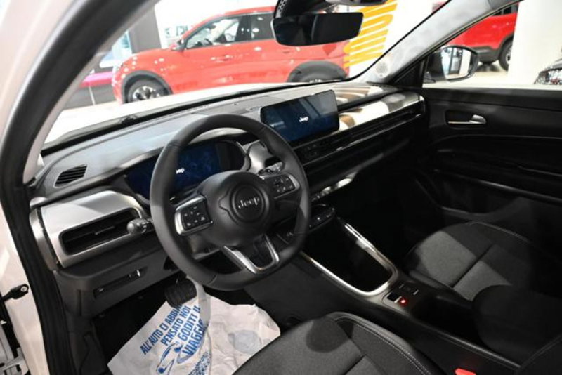 Jeep Avenger nuova a Torino (12)