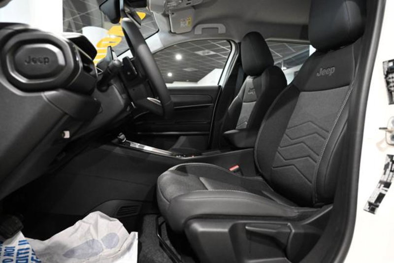 Jeep Avenger nuova a Torino (13)