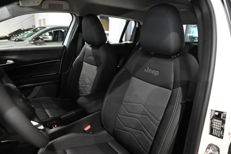 Jeep Avenger nuova a Torino (14)