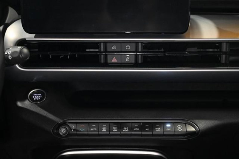 Jeep Avenger nuova a Torino (17)