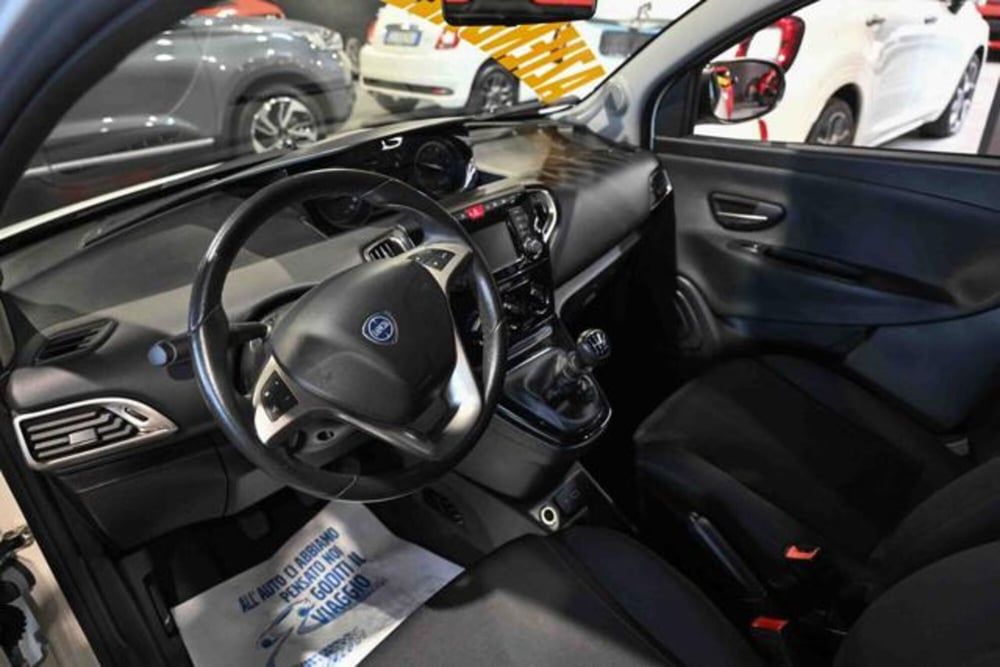 Lancia Ypsilon usata a Torino (10)