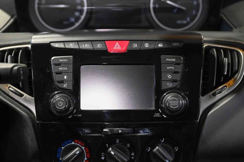 Lancia Ypsilon usata a Torino (16)