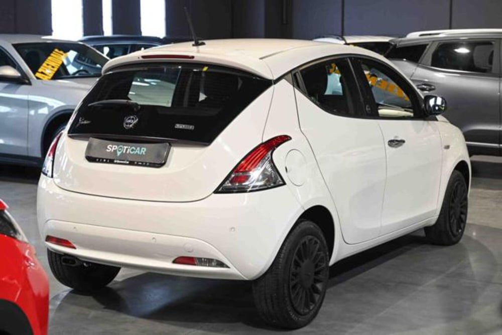 Lancia Ypsilon usata a Torino (5)