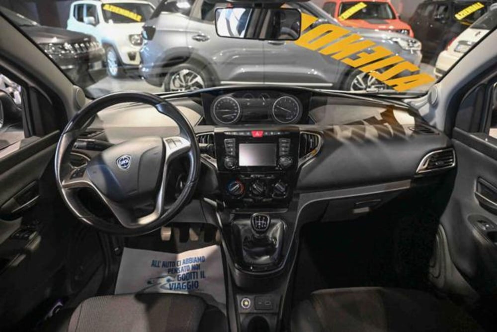 Lancia Ypsilon usata a Torino (9)