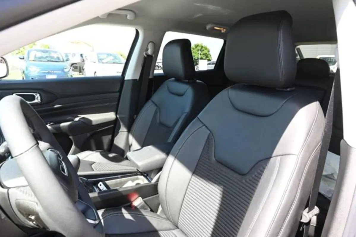 Jeep Compass nuova a Torino (15)