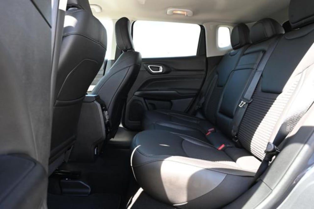 Jeep Compass nuova a Torino (16)