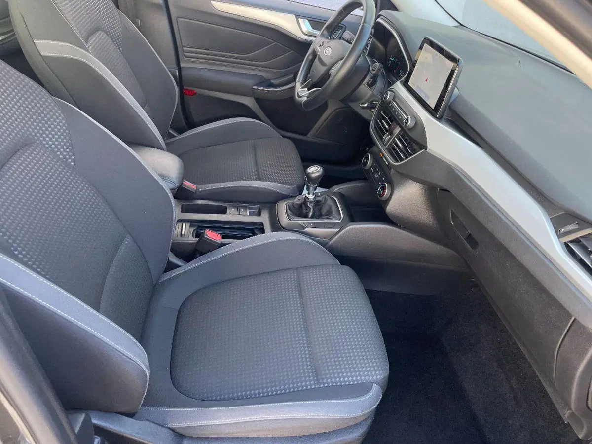 Ford Focus Station Wagon usata a Lecce (18)