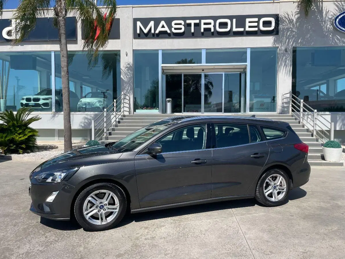 Ford Focus Station Wagon usata a Lecce (4)