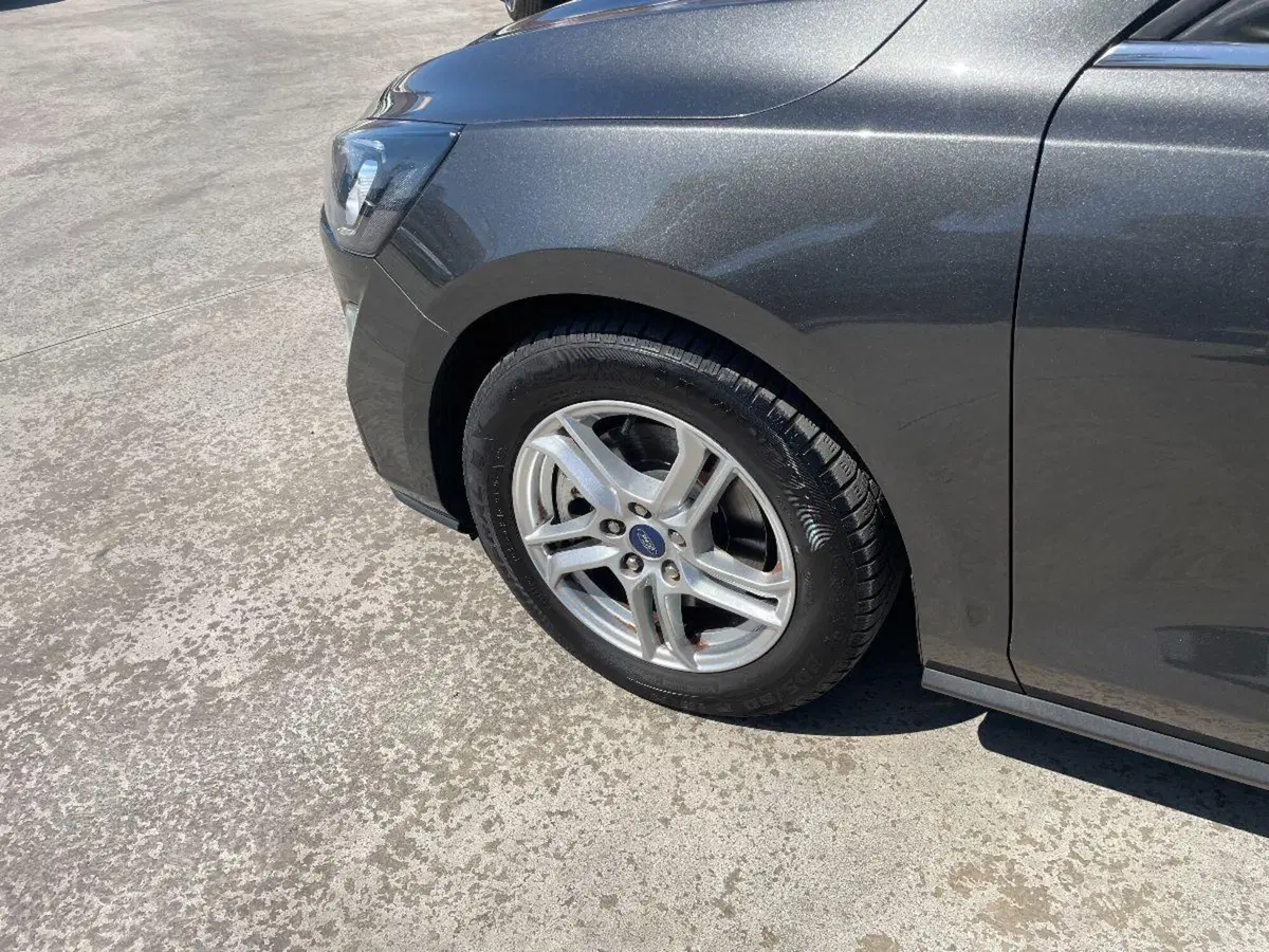 Ford Focus Station Wagon usata a Lecce (5)