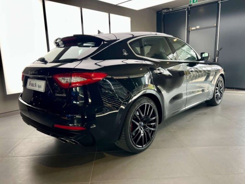 Maserati Levante usata a Torino (8)