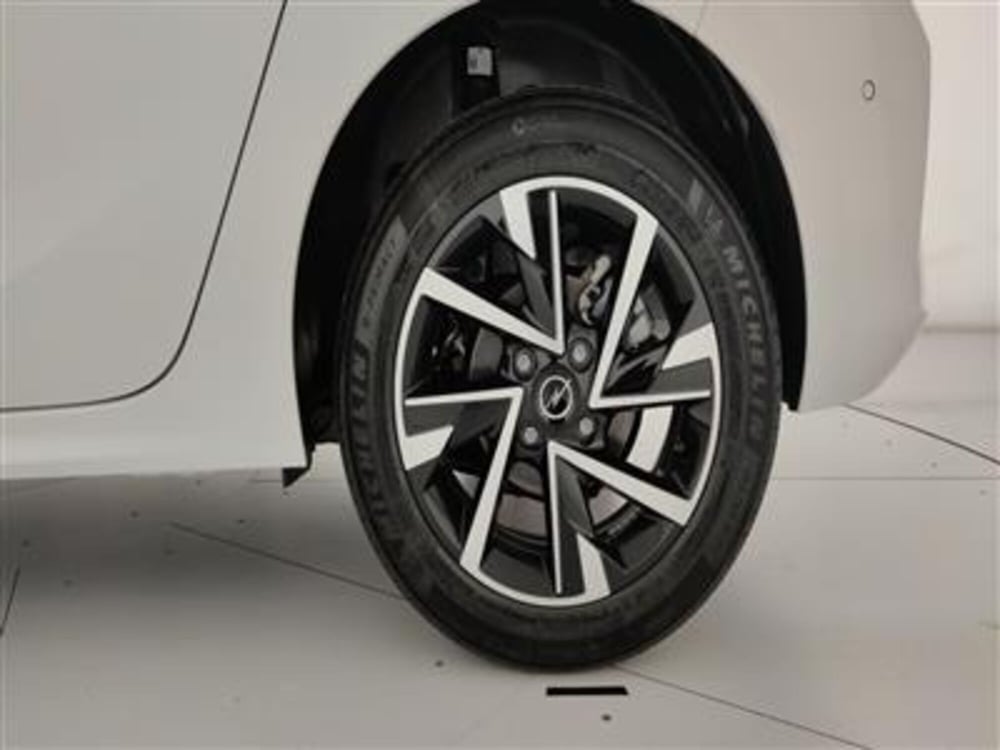 Opel Corsa nuova a Bari (12)