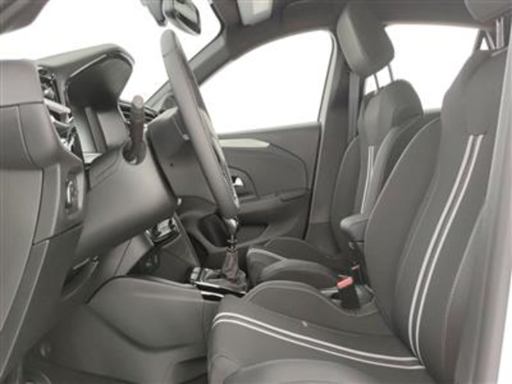 Opel Corsa nuova a Bari (13)