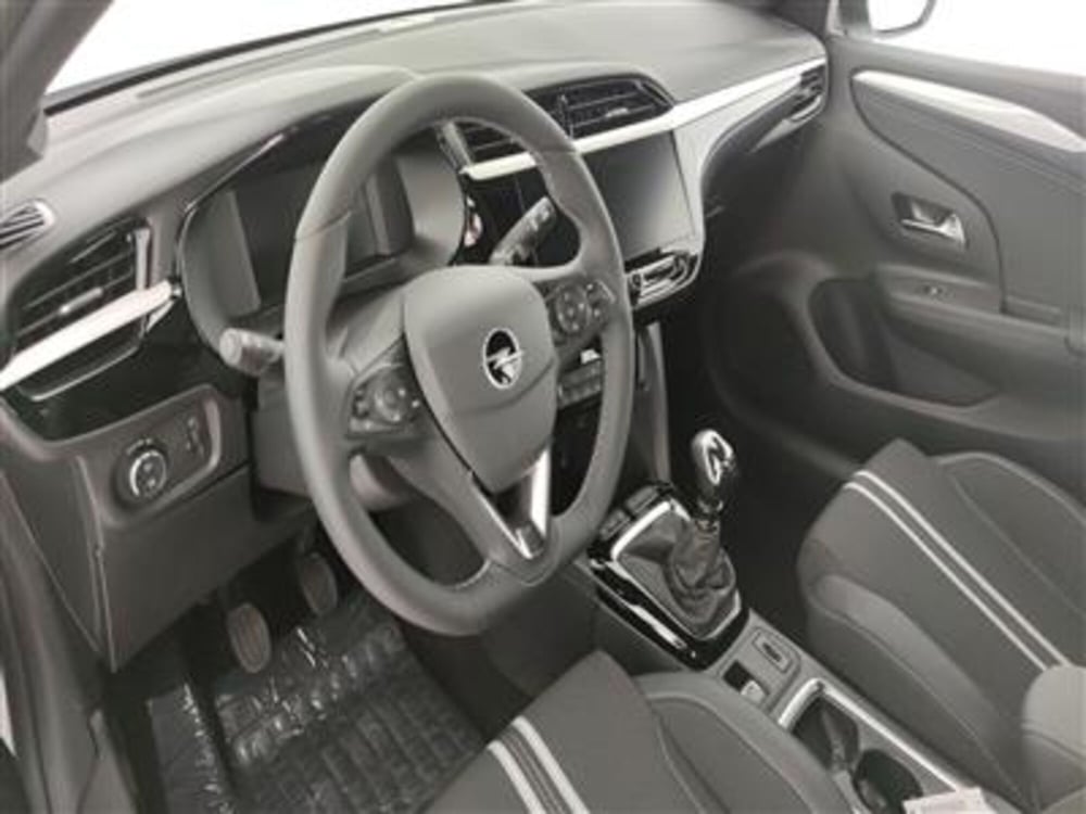 Opel Corsa nuova a Bari (14)
