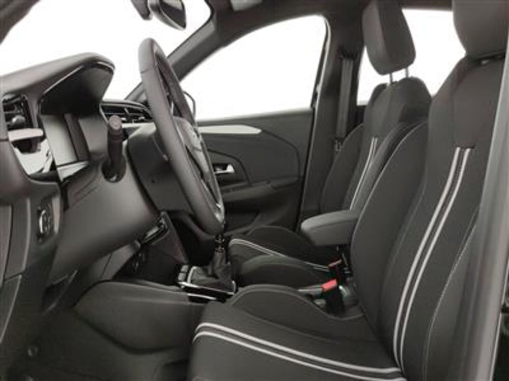 Opel Corsa nuova a Bari (13)