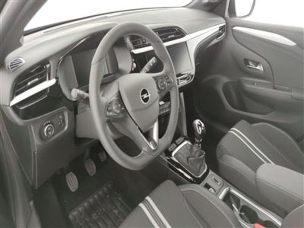 Opel Corsa nuova a Bari (14)