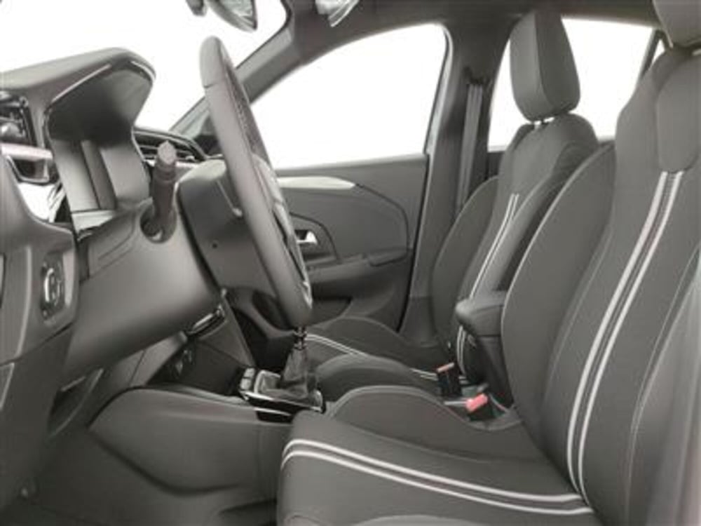 Opel Corsa nuova a Bari (13)