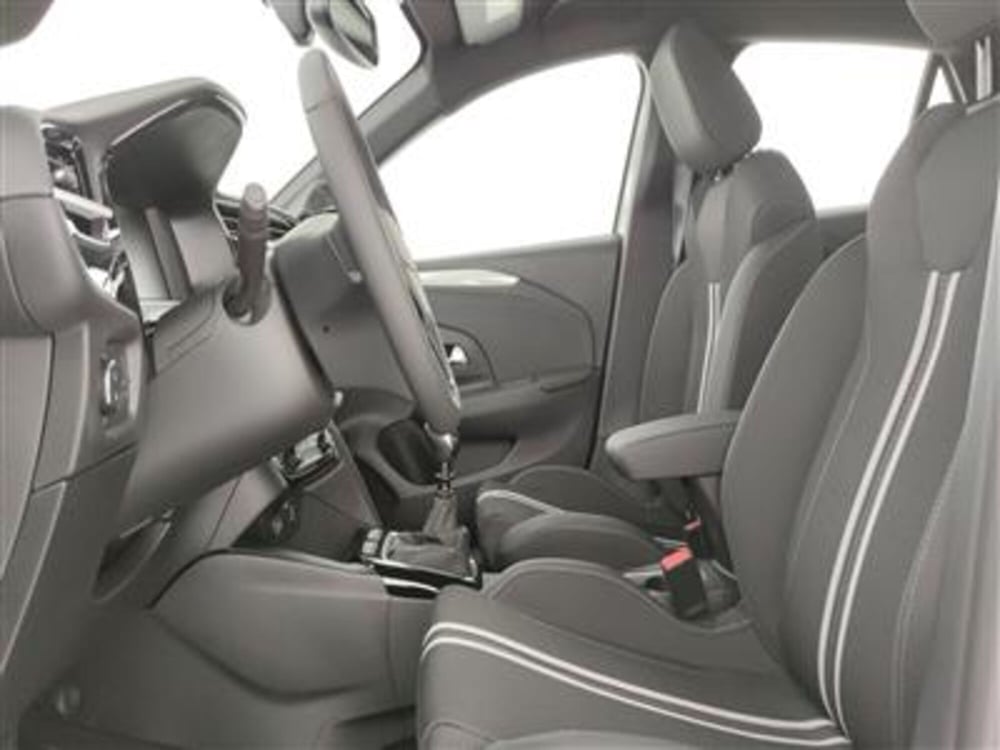 Opel Corsa nuova a Bari (14)