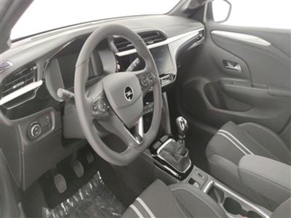 Opel Corsa nuova a Bari (14)