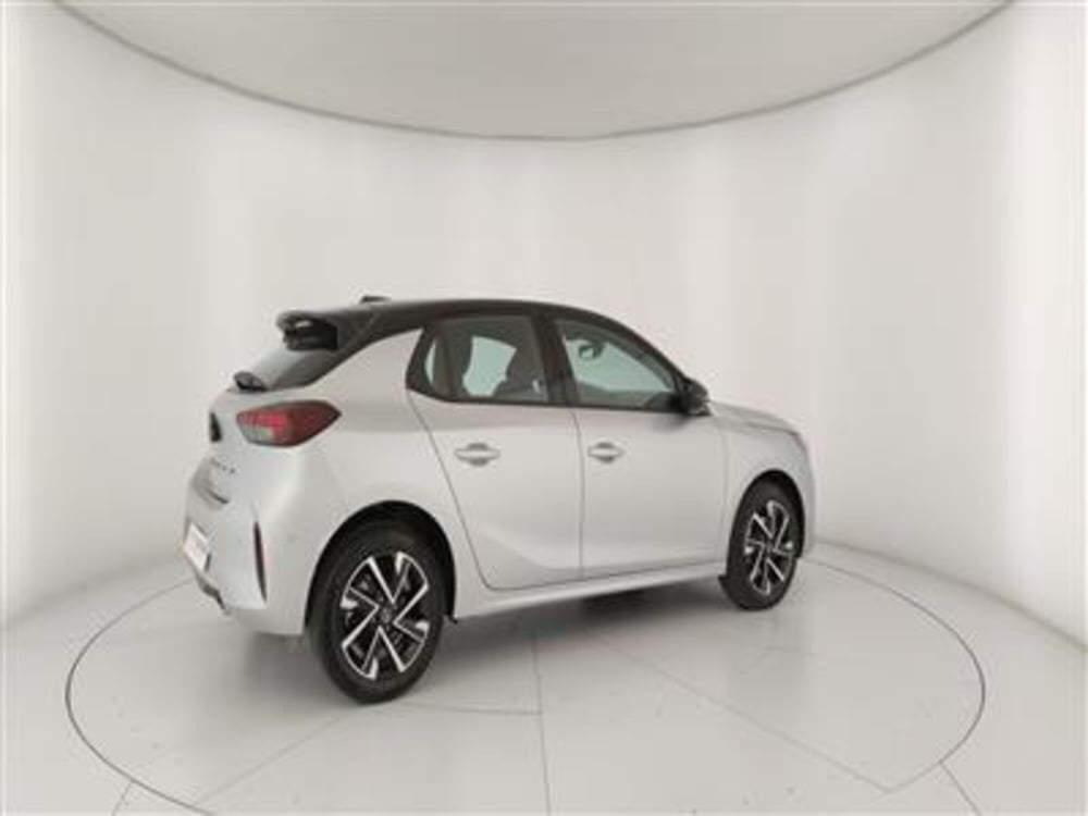 Opel Corsa nuova a Bari (8)