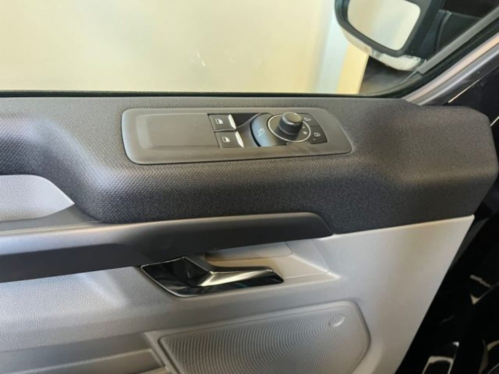 Ford Tourneo Custom nuova a Lodi (8)