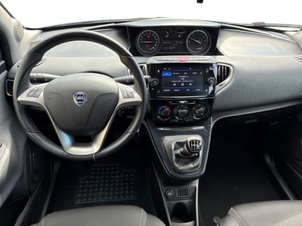 Lancia Ypsilon usata a Ancona (11)