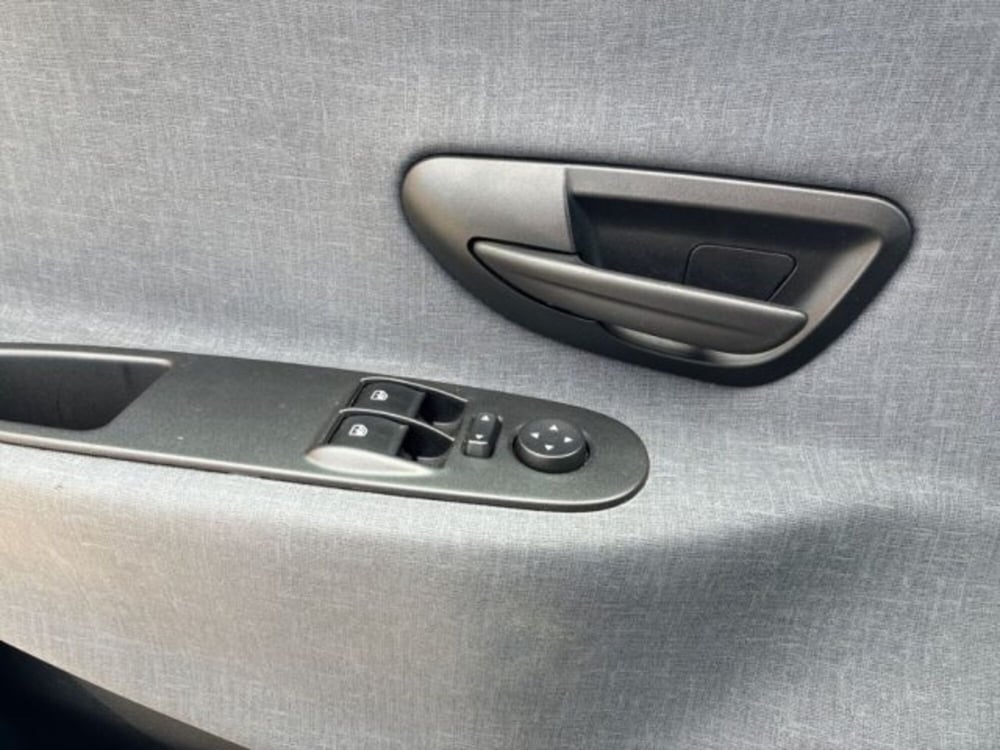 Lancia Ypsilon usata a Ancona (13)