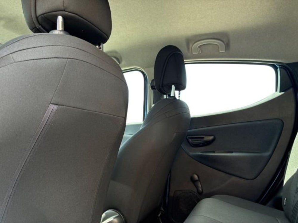Lancia Ypsilon usata a Ancona (17)