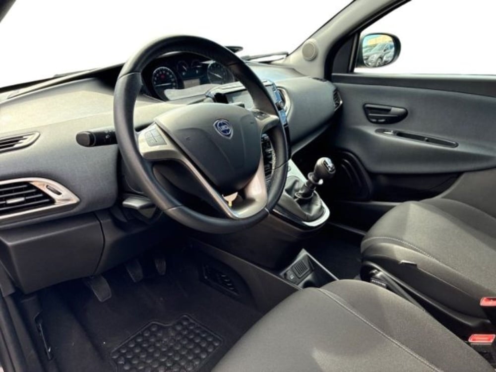 Lancia Ypsilon usata a Ancona (9)