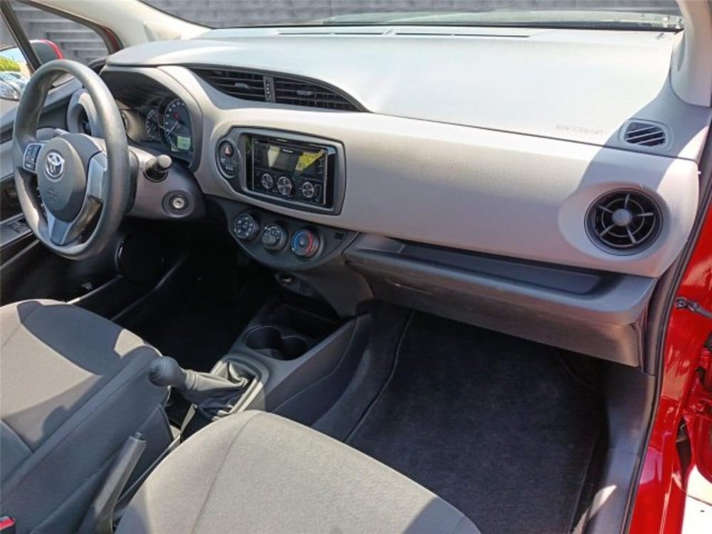 Toyota Yaris usata a Bari (12)
