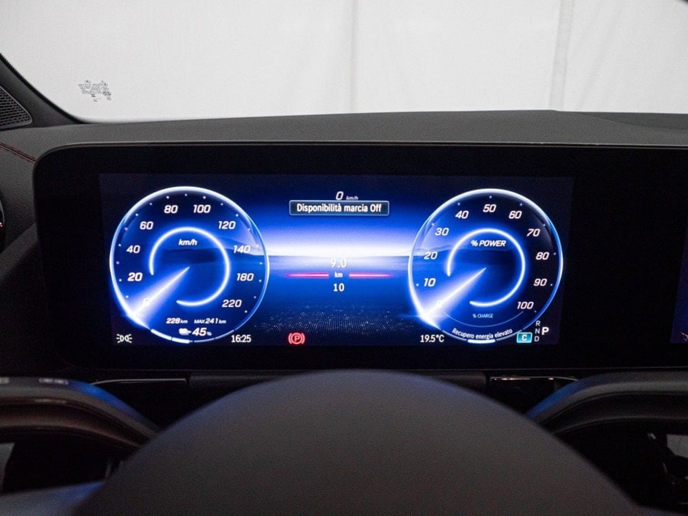 Mercedes-Benz EQA nuova a Macerata (14)