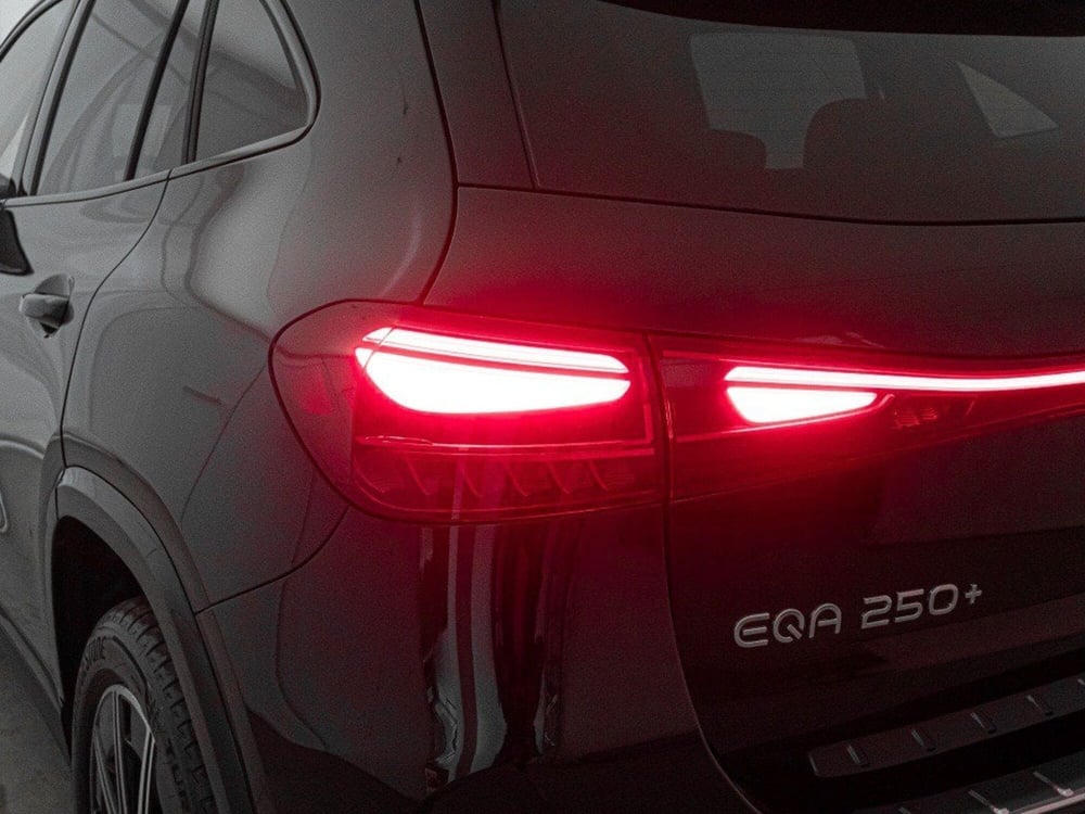Mercedes-Benz EQA nuova a Macerata (6)