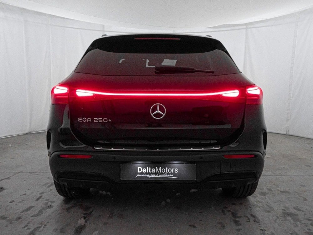 Mercedes-Benz EQA nuova a Macerata (7)