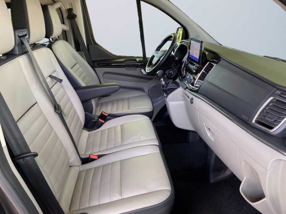 Ford Tourneo Custom usata a Milano (11)