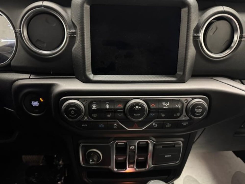 Jeep Wrangler Unlimited nuova a Biella (12)