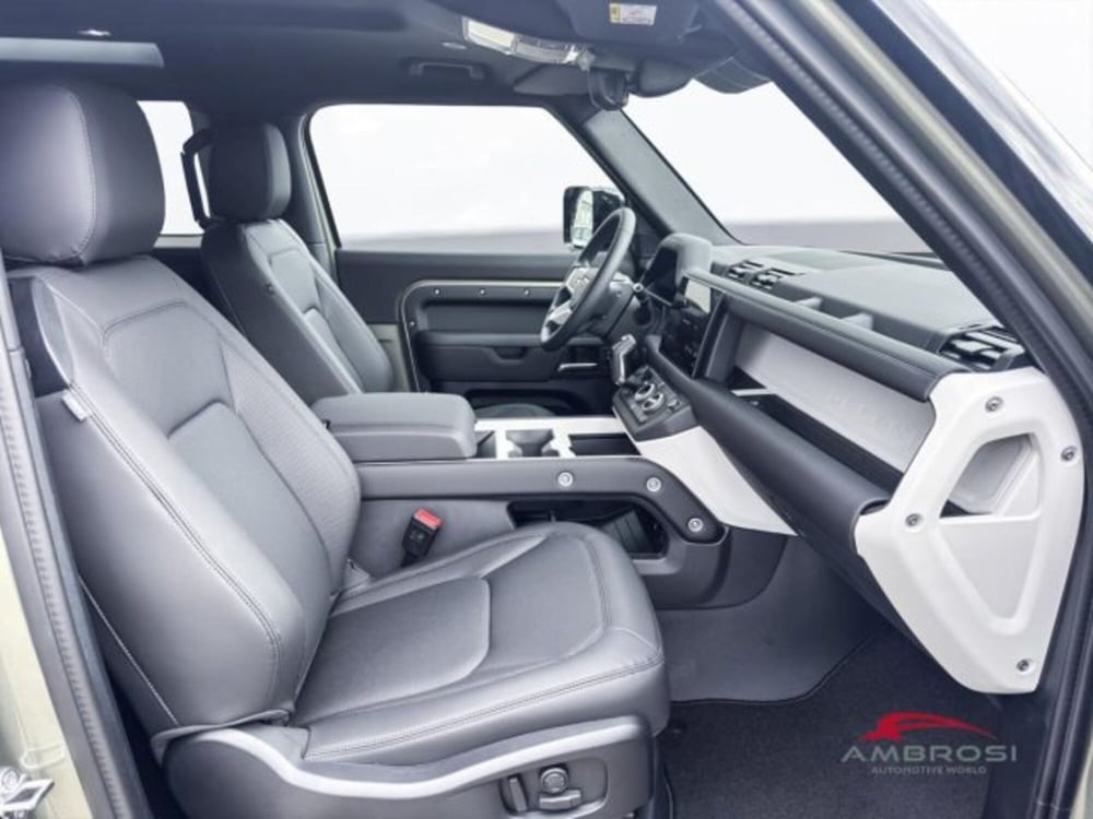 Land Rover Defender nuova a Perugia (9)