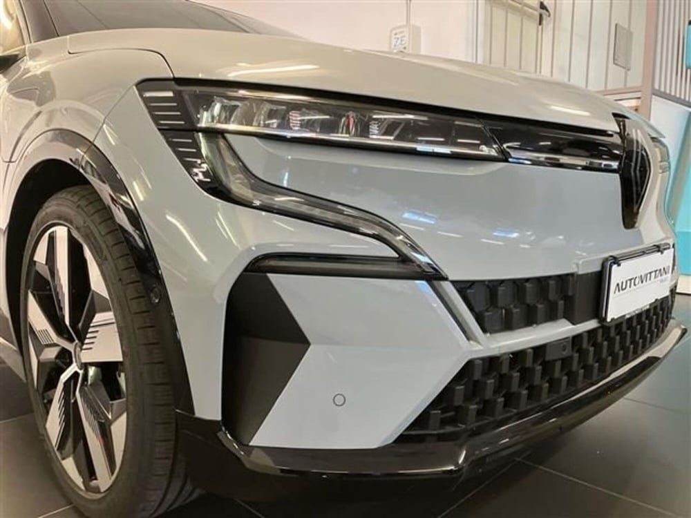 Renault Megane E-Tech Electric nuova a Como (7)