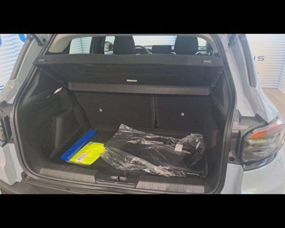 Jeep Avenger nuova a Aosta (17)
