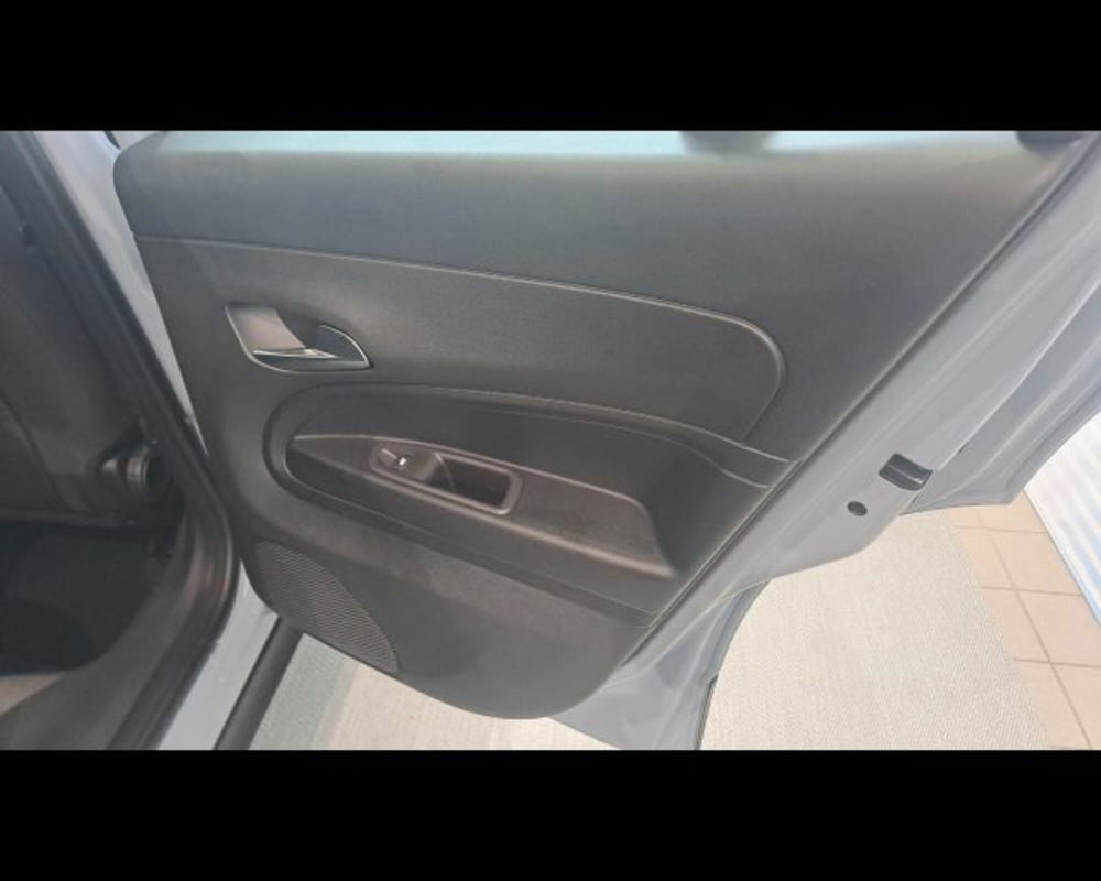 Jeep Avenger nuova a Aosta (18)