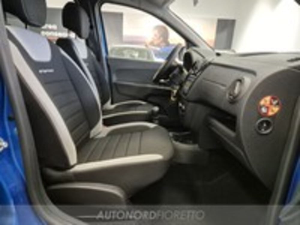 Dacia Lodgy usata a Udine (12)