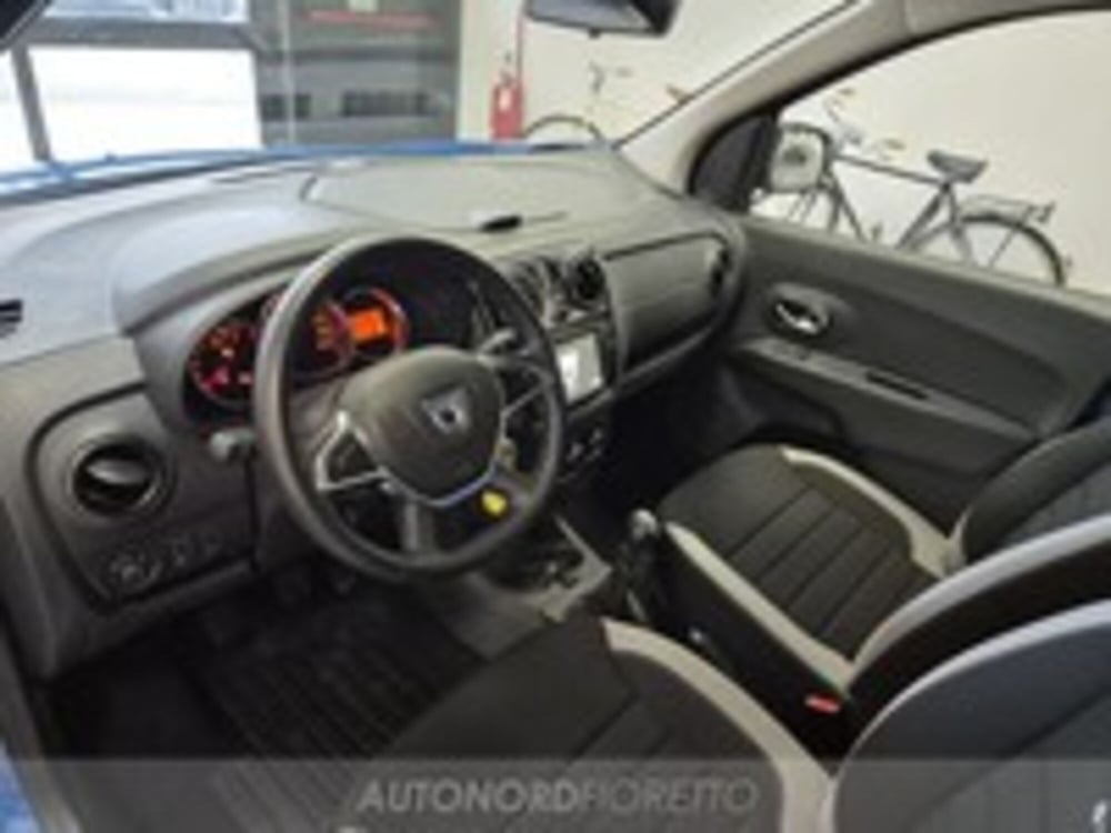 Dacia Lodgy usata a Udine (8)