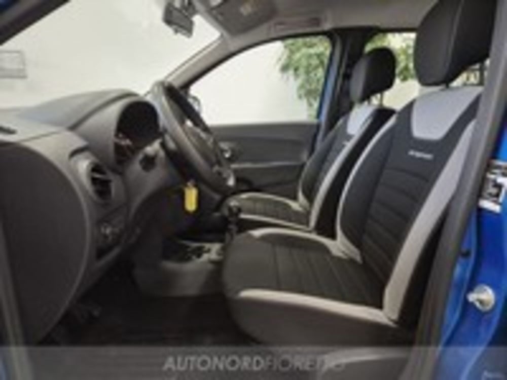 Dacia Lodgy usata a Udine (9)