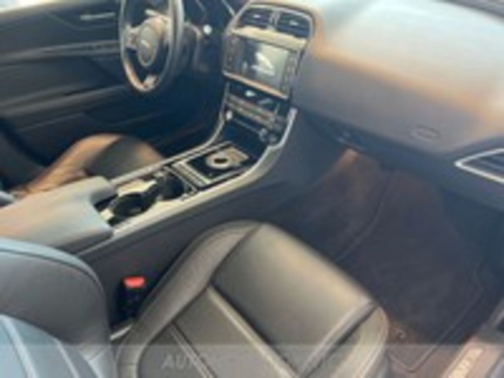 Jaguar XE usata a Udine (11)