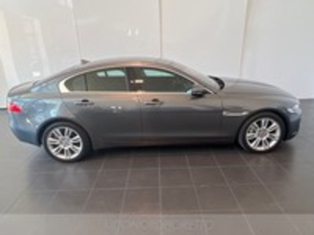 Jaguar XE usata a Udine (13)