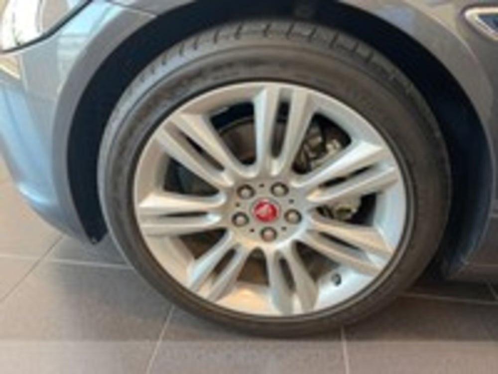 Jaguar XE usata a Udine (14)