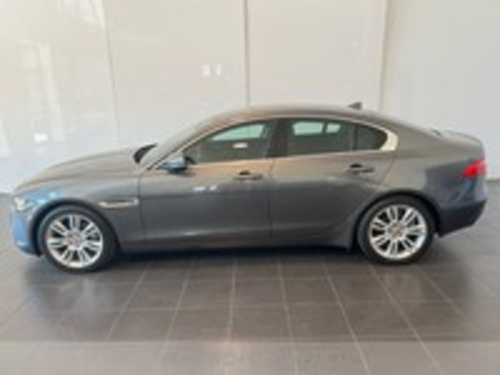 Jaguar XE usata a Udine (2)