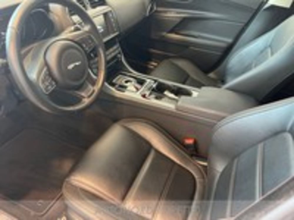 Jaguar XE usata a Udine (6)