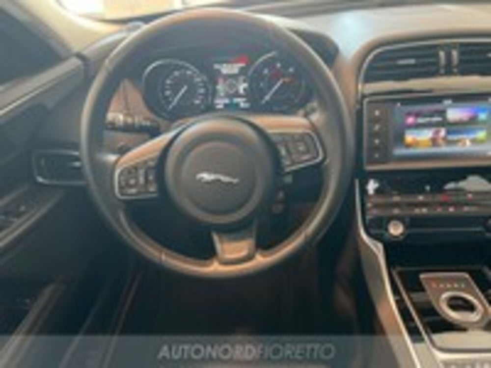 Jaguar XE usata a Udine (9)