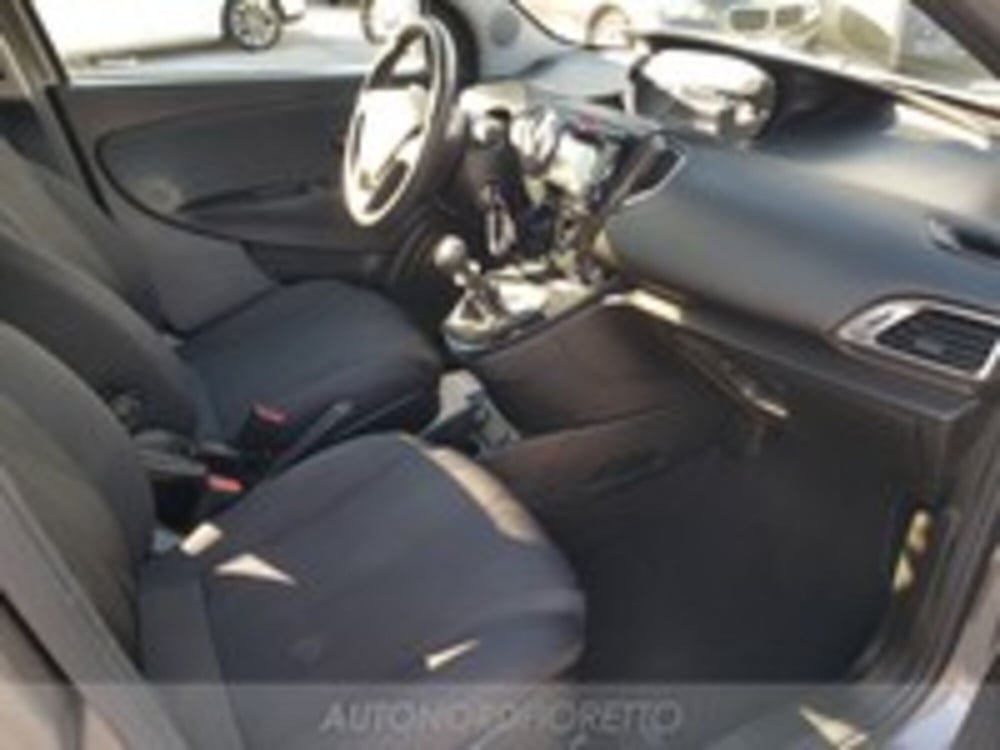 Lancia Ypsilon usata a Udine (12)